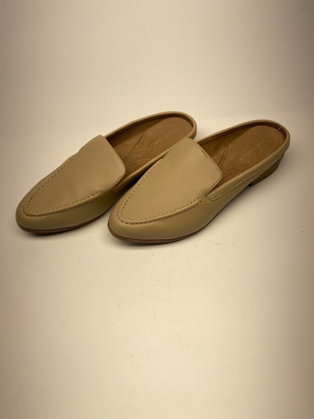 Aerosoles Womens Slip-on Mules Enright Beige Comfortable Loafers Sz 10.5
